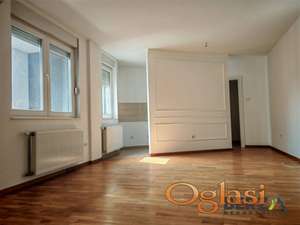 KOMFORAN PRAZAN ČETVOROSOBAN DUPLEKS NA BULEVARU PATRIJARHA PAVLA, PET FRIENDLY