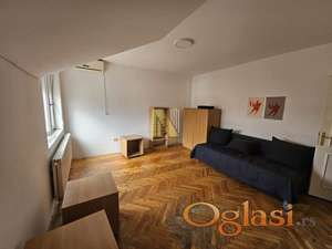 Garsonjera, Beogradski kej