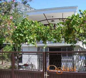 Prodaje se legalna kuća u Baru po niskoj cijeni