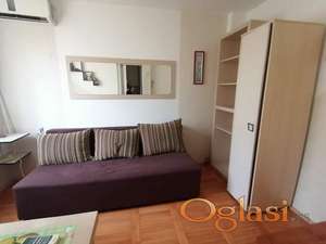 Nameštena garsonjera 13m2 - Maksima Gorkog