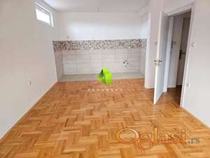 Useljiv dvoiposoban stan u novogradnji u blizini Pantelejske crkve ID#6497