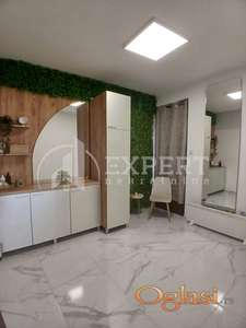 Izdaje se odličan lokal u blizini tri solitera u Durlanu, 44m2