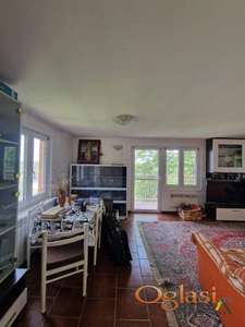 NAMEŠTENA KUĆA NA ZANOŠU