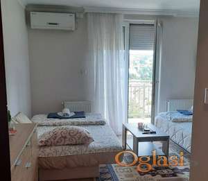 Prodajem stan u centru Vrnjacke Banje kompletno namesten