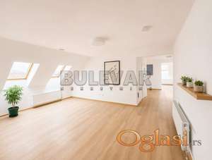 Izdaje se poslovni prostor, open space u centru grada, 96m2