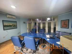 Trosoban stan nadomak Bulevara Oslobođenja