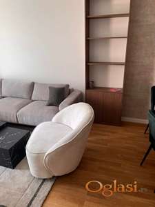 LUKSUZAN STAN U KOMPLEKSU KNEŽEV PARK + GARAŽNO PARKING MESTO