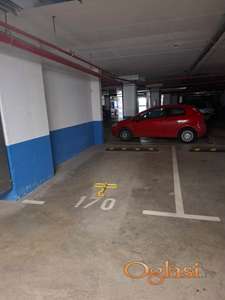 Prostrano Garažno mesto, lak pristup.