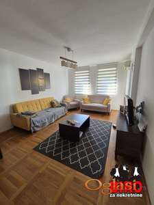 <p>Prodaje se trosoban stan na Novoj Detelinari.&nbsp;<span style="color: rgb(0, 0, 0);">Stan je uknjižen na 57 m², dok 