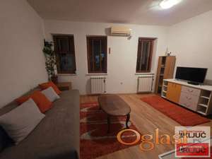Garsonjera 25 m², Bulevar Oslobođenja, Novi Sad