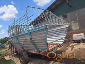 Samoutovarna niska prikolica