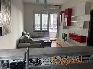 Izdaje se potpuno opremljen stan površine 47m2 na Bulevaru oslobođenja.