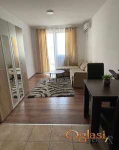  LEPA GARSONJERA SA PARKINGOM - TELEP