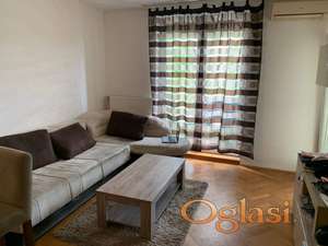 Sjajan dvosoban stan na jednoj od najtraženijih lokacija u gradu!