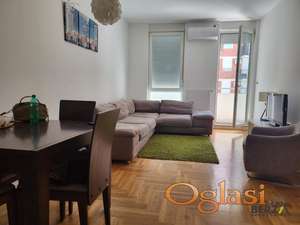 PRELEP DVOSOBAN STAN NA NOVOJ DETELINARI SA PARKING MESTOM