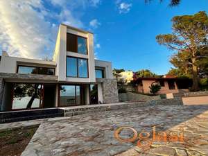 Vila s bazenom u Baru – Zeleni pojas