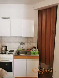 Izdajem garsonjeru u mirnom delu Detelinare