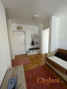 Jednoiposoban stan u blizini Želežničke stanice,provizija 40e!