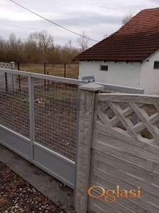 Obrva kod Kraljeva- kuća površine 13 m2 u osnovi i pomoćna zgrada 11 m2u osnovi, plac 2429 m2