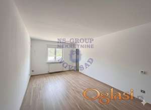 Veliki dvosoban stan na Adicama!