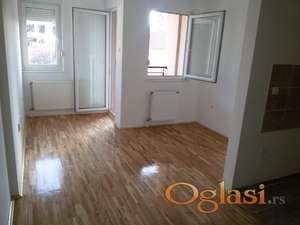 NENAMEŠTEN JEDNOIPOSOBAN STAN SA PARKING MESTOM NA TELEPU 350 EVRA