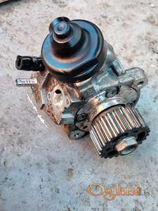 Golf 6 2.0 TDI 140 KS pumpa visokog pritiska Originalni delovi  Moguca ugradnja delova  Alfa Romeo 147-156-166-159-GT-MiTo-Giulietta Fiat bravo 2 - croma -grande punto -multipla 2 -punto 3 -stilo-idea Freemont Panda 3 500L 500 Lancia ypsilon-delta-musa-lybra Volkswagen Golf 6  Ukoliko zelite da porucite Posaljite poruku preko sms poruke ili pozovite na telefon 0616115961