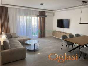 NOV ČETVOROSOBAN STAN – NOVO NASELJE | 94 m² | 1.000 € 