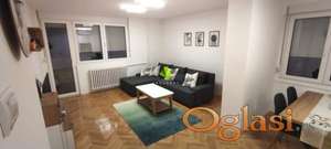 Lep dovosoban stan na Bulevaru Nemanjića ID#7839