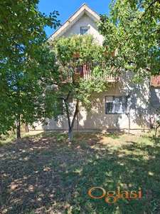 Kuća sa velikim placem u Budisavi!