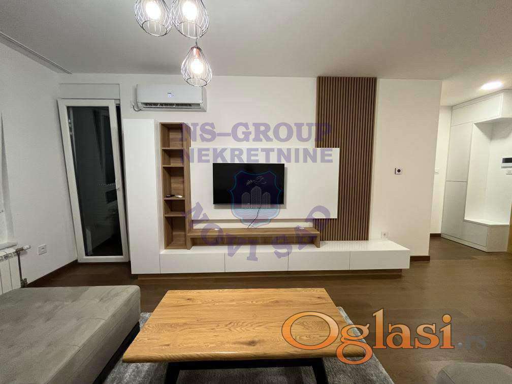 Izdaje se luksuzno opremljen jednoiposoban stan na Socijalnom, površine 42 m² — fotografija