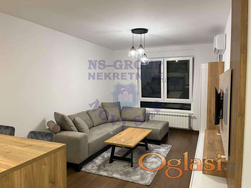 Izdaje se luksuzno opremljen jednoiposoban stan na Socijalnom, površine 42 m² — fotografija