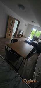 NOV DVOIPOSOBAN STAN U KUĆI, PARKING,USELJIV ODMAH