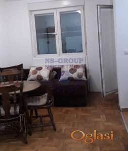 Izdaje se nameštena garsonjera na Podbari, koja se nalazi u prizemlju stambene zgrade.