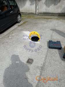 Parking mesto u dvorištu zgrade
