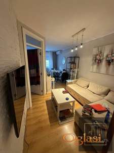 Odličan jednoiposoban stan u Železničkoj !