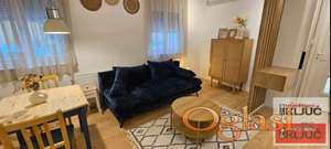 CENTAR IZDAJE SE MODERAN APARTMAN SA PARKING MESTOM