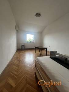 GARSONJERA, 70000evra