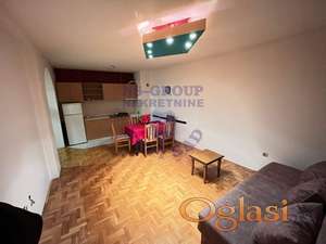 ODLICAN DVOSOBAN NA NAJTRAZENIJOJ LOKACIJI U GRADU!