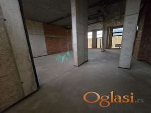 Ulični lokal u sivoj fazi na Novom Naselju, 143 m² 