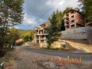 Apartman sa dvorištem