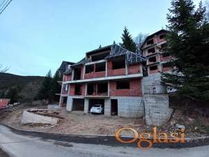 Apartman sa dvorištem