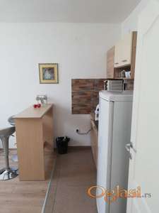 Odmah useljiv jednoiposoban stan   na bul. P.Pavla-250 evra