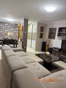 FANTASTIČAN PORODIČNI STAN NA LIMANU 4