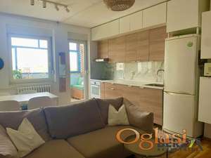 DVOIPOSOBAN STAN NA BULEVARU OSLOBOĐENJA 