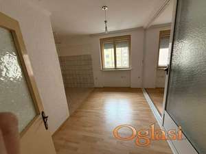 Prodajem stan, Apatin, Centar, na setalistu