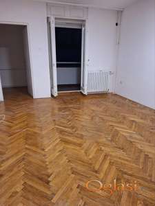 Podbara,polunamešten stan 350 e
