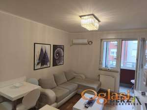  KOMFORAN JEDNOIPOSOBAN STAN SA PARKING&nbsp; MESTOM NA PODBARI