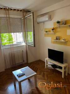 Izdajem kompletno namješten jednosoban stan useljivo odmah uvedeni kablovska Internet