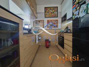 Novi Sad, Centar (Sremska)-Nenamešten četvorosoban stan sa krovnom terasom ID#1572