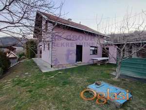 Kuća - čvrsta gradnja - plac 21a